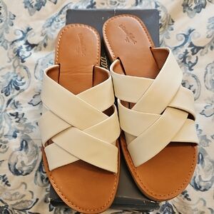 Universal Thread Cream Crisscross Slide Sandals with Tan Footbed